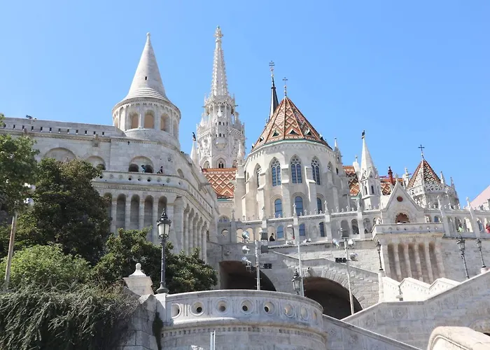 Marvelosa - By The Chain Bridge *