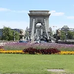 Marvelosa - By The Chain Bridge * Budapest