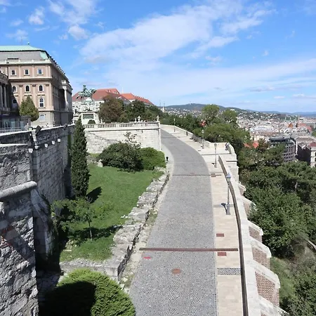 Apartment Marvelosa - By The Chain Bridge *