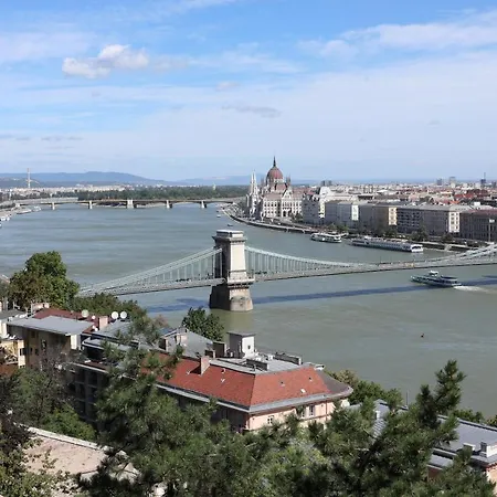 Marvelosa - By The Chain Bridge Apartment *