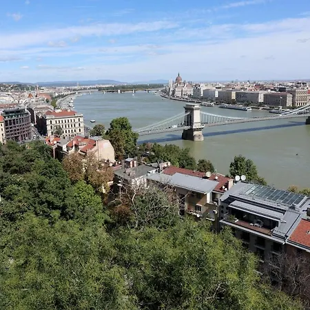 Marvelosa - By The Chain Bridge *