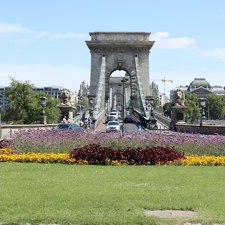 Marvelosa - By The Chain Bridge * Budapest