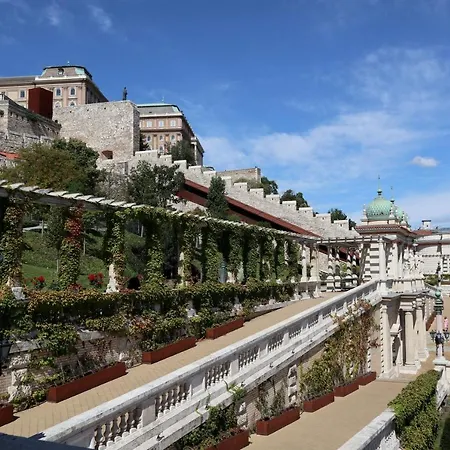 Apartment Marvelosa - By The Chain Bridge *