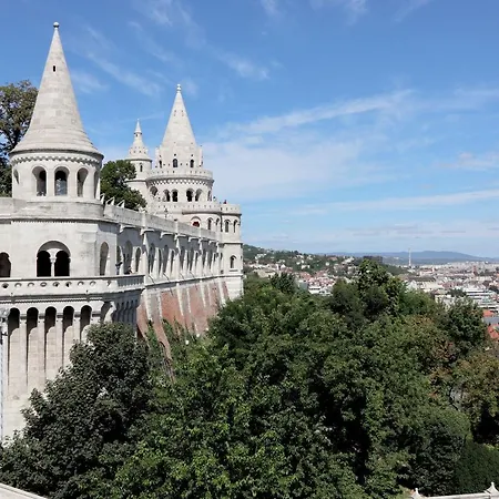 Marvelosa - By The Chain Bridge * Budapest