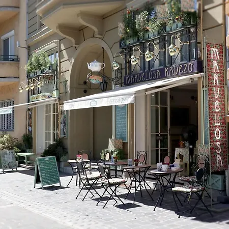 Marvelosa - By The Chain Bridge