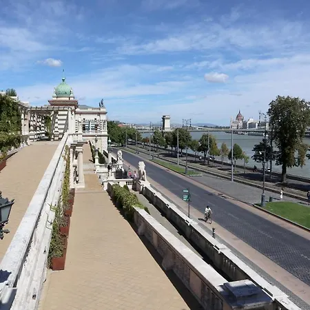 Marvelosa - By The Chain Bridge Budapest
