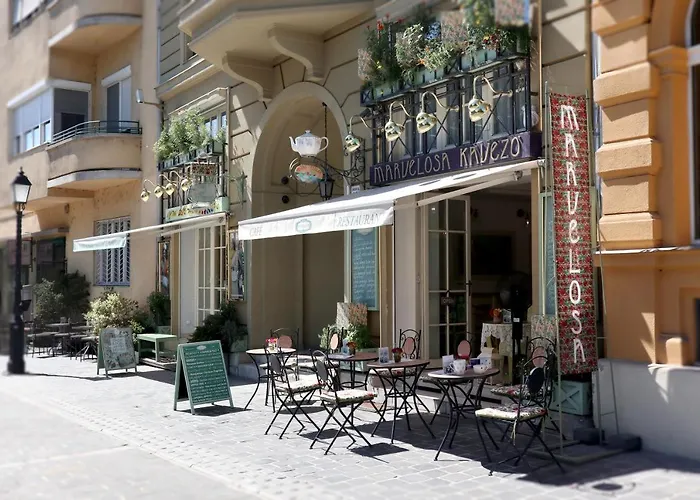 Marvelosa - By The Chain Bridge