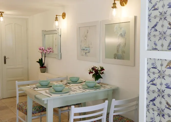 Marvelosa - By The Chain Bridge *