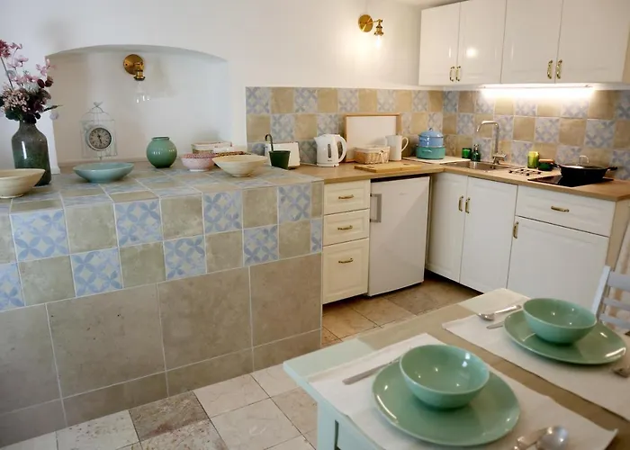 Marvelosa - By The Chain Bridge *