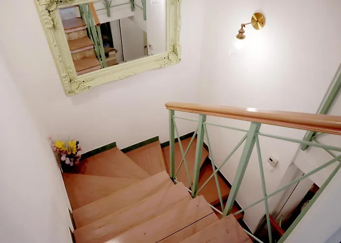 Marvelosa - By The Chain Bridge Budapesta