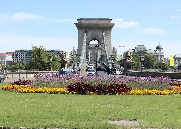 Marvelosa - By The Chain Bridge * Budapest